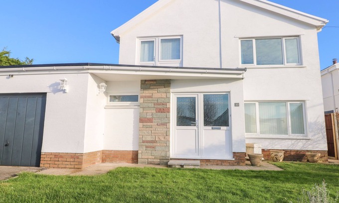 Mumbles Cabaña | 30 LONG SHEPHERDS DRIVE, family friendly in The Mumbles