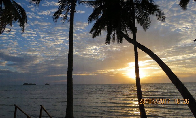 Taling Ngam Cabaña | 30 m de la playa, con vistas parciales al mar y frente al jardín de coco.