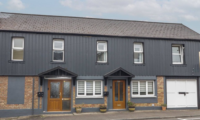 Ballycarry Cabaña | 30 MAIN STREET, pet friendly, with a garden in Ballycarry