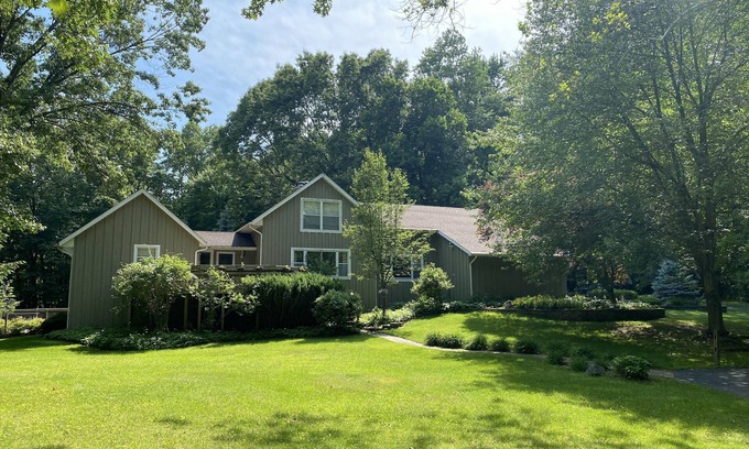 Edwardsburg Casa | 30 min from Notre Dame + Hottub, 10 acre estate and game room