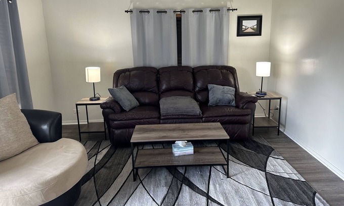 Frankfort Casa | 30 minutes from downtown Chicago!