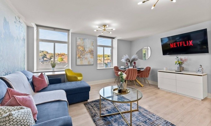 Healey Lane Apartamento | 30% off! Sleek Apartment - 10 Minutes From Leeds