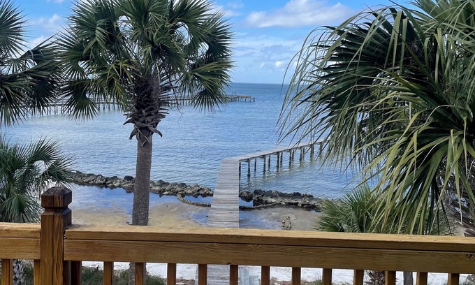 Plantation Casa | 30% OFF Summer! BAYFRONT - Old Florida Style Cottage w/ private dock!