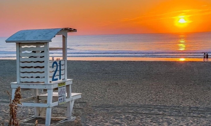 North Carolina Coast Cabaña | 30 Sec. to Beach, Sun, Sand & Waves & a Family & Pet Friendly Fenced Backyard