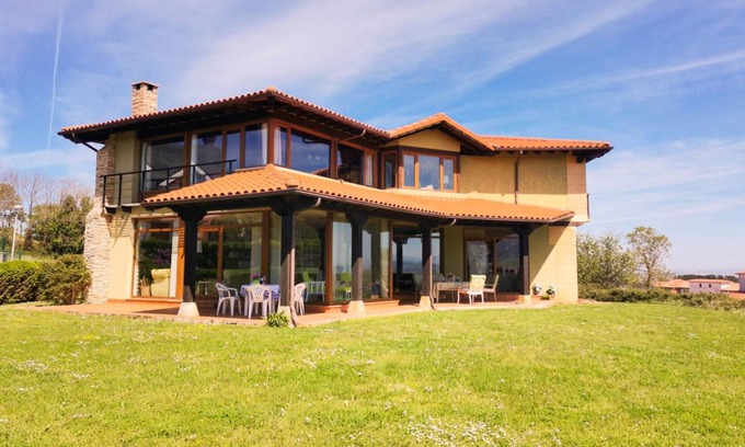 Escobedo Villa | 300 m² Villa ∙ 5 habitaciones ∙ 10 huéspedes