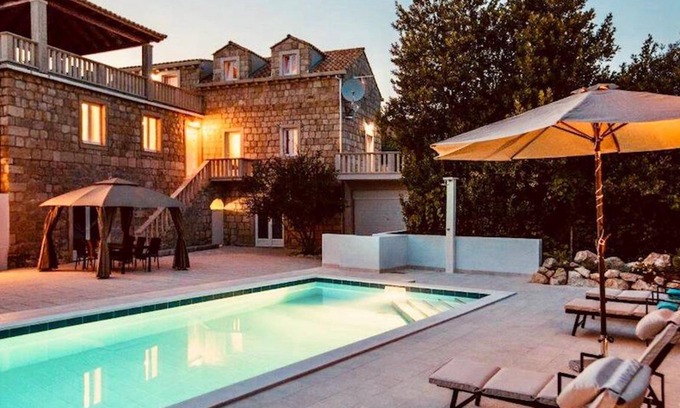 Komaji Villa | 300 m² Villa ∙ 5 habitaciones ∙ 10 personas