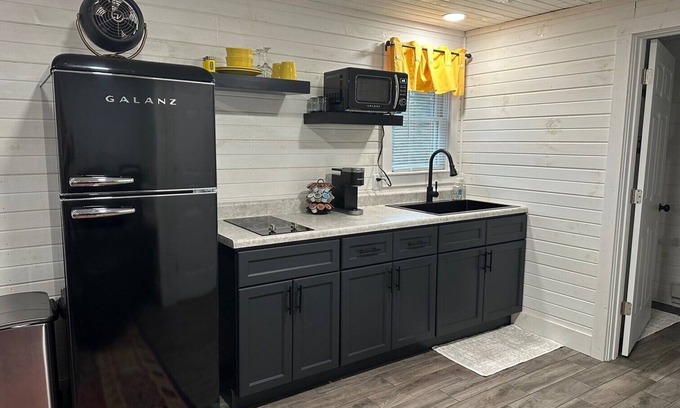 Lexington Apartamento | 300 Sq Ft Studio Apt - Downtown Lexington, close to Mid-Ohio Sports Car Course