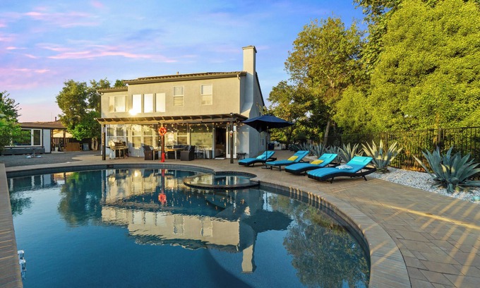 Fallbrook Villa | Luxury 5-BR Villa w Pool, Hot Spa, Nature, 3000 sqft,