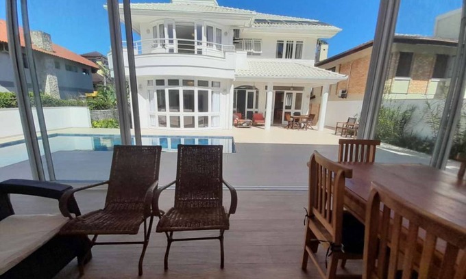 Jurere Internacional Casa | 300m from Jurere Internacional beach, excellent location and space