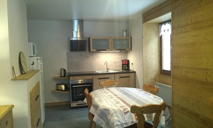 Areches Apartamento | 300m del centro estación, Planta baja, parking, tv, local para esquís, 50m², Arêches-Beaufort