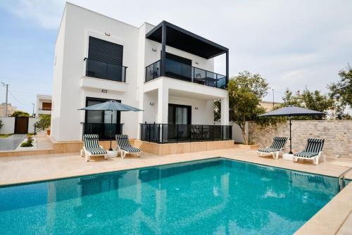 Turgutreis Apartamento | 300m to Beach 2 Bedroom Upstairs Flat with Pool B2 - Yeni Dünya Bodrum
