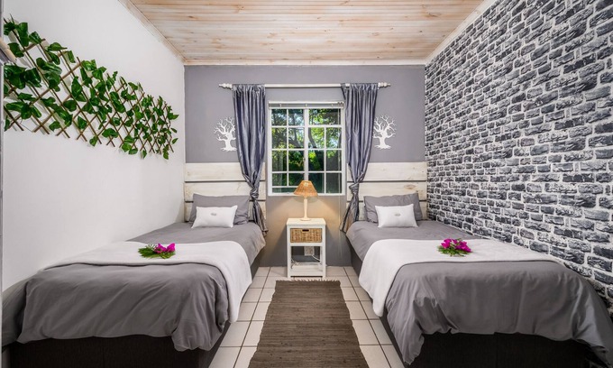 Port Elizabeth Casa | 302 On Old Seaview Road - Stargazer Cottage