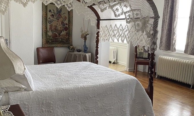 Boone Apartamento | #303 Victorian Suite "A Preferred Partner of Rail Explorers"