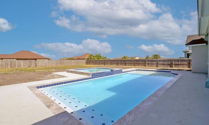 Corpus Christi Casa | 305) Luxarious with Pool+Hot Tub