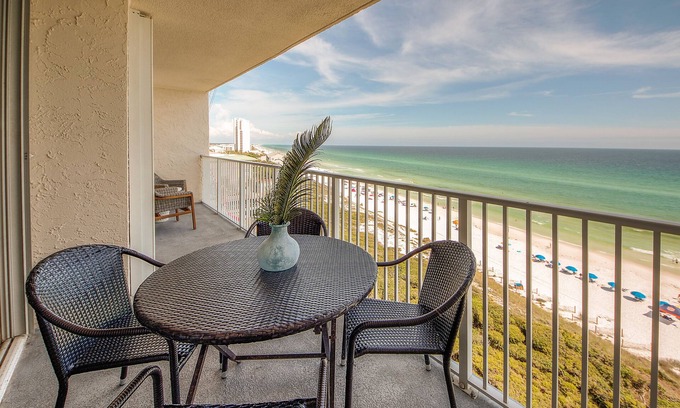 Seagrove Beach Condominio | Condominio frente al mar totalmente renovado ... ¡Servicio de bicicletas y playa incluido!