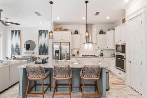 Panama City Beach Casa | 30A Top Rated! Heated Resort Pool+Golf Cart+Bikes+Bunks+Beach Gear