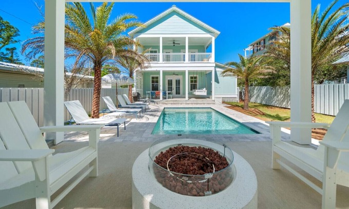 San Juan Casa | 30A - Walk to Beach - Pool - Golf Cart - Bikes