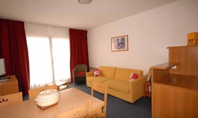 Eaux-Bonnes Apartamento | 30m del centro estación, 1.o piso, vista pistas, fitness, piscina, sauna, tv, local para esquís