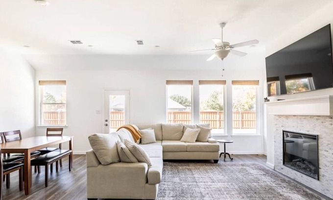 Haslet Casa | 30min from DFW ~ New 3BR Home w/ Fireplace
