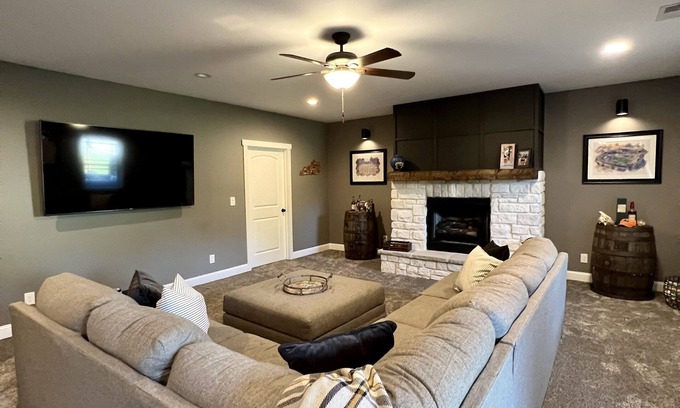 Keene Casa | 30mins to Railbird, Kentucky Proud Park- Lexington, KY. Ranch home with hot tub!