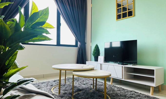 Taman Pertama Condominio | 31 Family Suite 7pax 3 Rooms Velocity Mall IKEA Short Walk to MRT & LRT Malur