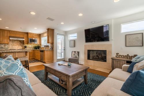 Corona del Mar Casa | 310 and a half Iris Ave