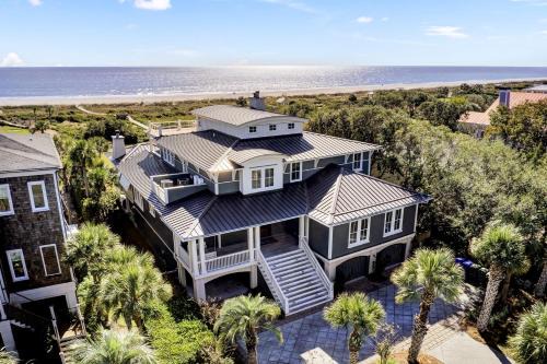 Isle of Palms Casa | 3100 Palm Boulevard by AvantStay Beachfront Ocean Views Private Pool