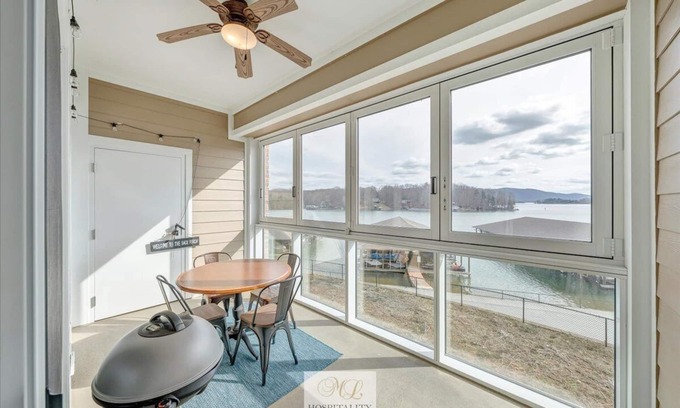 Huddleston Apartamento | #312 Pointe - 2 Bedroom Lakefront Condo at Mariners SML