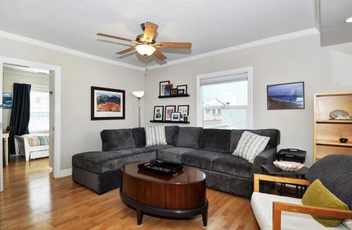 Balboa Peninsula Casa | 313 E Bay Ave B