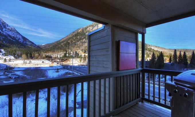 Frisco Condominio | 315 Woodbridge 2 Bedroom Condo by RedAwning