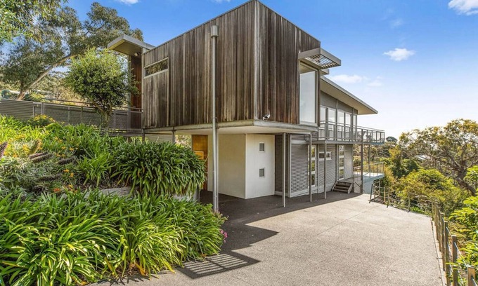 McCrae Casa | 32 Arthurs ave · The Eagles Nest!
