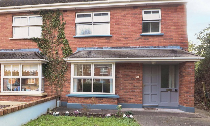 Killarney Cabaña | 32 KINGS PARK, pet friendly, with a garden in Killarney, County Kerry
