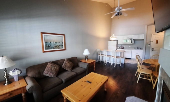 Delavan Lake Condominio | 320- Suite de 1 habitación