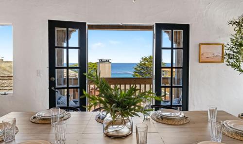 Pacific Grove Casa | 3263 Villa by the Sea townhouse