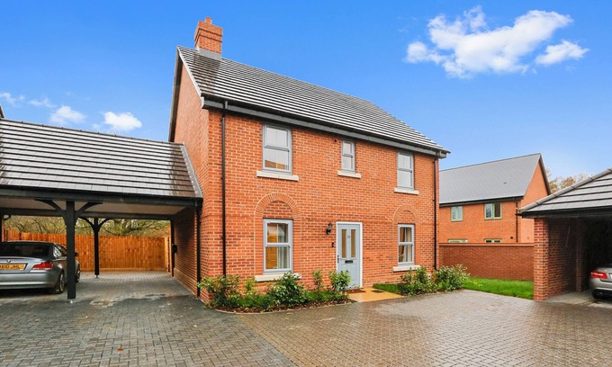 Colchester Casa | 33 CRANESBILL CLOSE, pet friendly, with a garden in Colchester