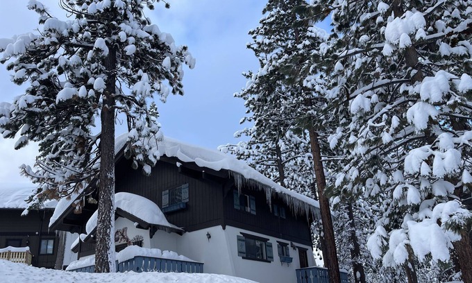Tahoe Tyrol Chalet De Esquí | 3338 pine hill road