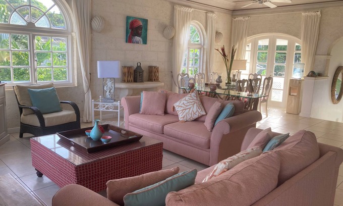 Westmoreland Casa | # 34 Forest Hills. Una impresionante villa de 4 dormitorios con fabulosas vistas