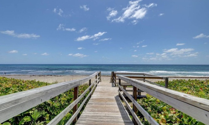 Boynton Beach Casa | 340A) Luxury Oasis with Pool - sleeps 15!