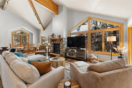 Three Peaks Casa | 341 Black Hawk Circle by Summit County Mountain Retreats