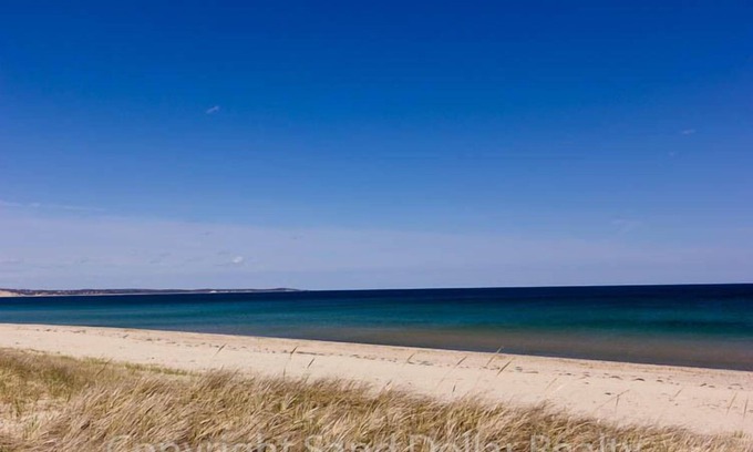 Sagamore Beach Cabaña | 343 Phillips Rd SD19