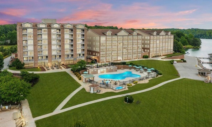 Huddleston Casa | #344 Pointe - 2 Bedroom Lakefront Condo at Mariners SML