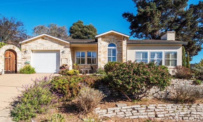 Del Rey Oaks Casa | 3485 Avalon by the Sea home