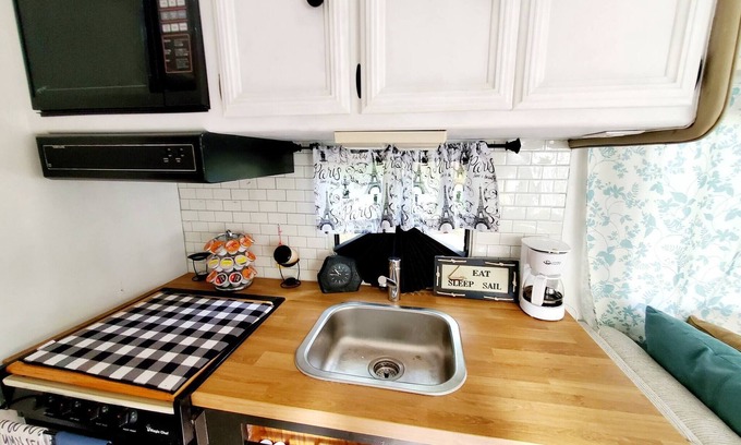 New Haven Casa | 34ft Mobile Home Near Yale U
