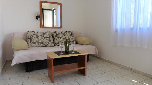Ribarica Apartamento | 35 meters from sea Apartment Keser and House