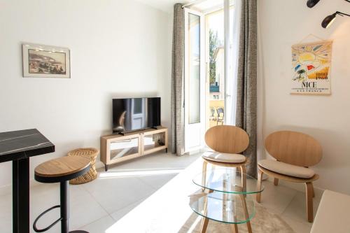 La Madeleine Apartamento | #35 Suite Carlone 5min from the beach AC & Terrace