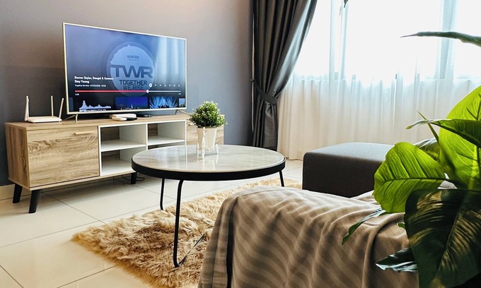Taman Pertama Condominio | 36 Family Suite 7 Pax 3 Rooms Velocity Mall IKEA Short Walk to MRT & LRT Maluri
