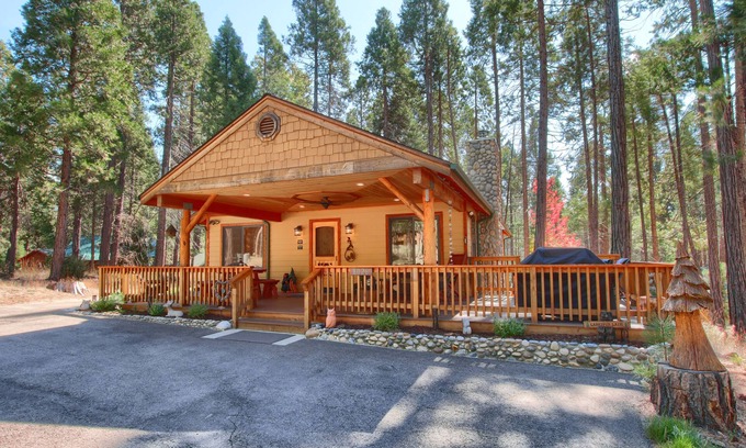 North Wawona Cabina | Larkspur Lair - ¡Consigue tu naturaleza!