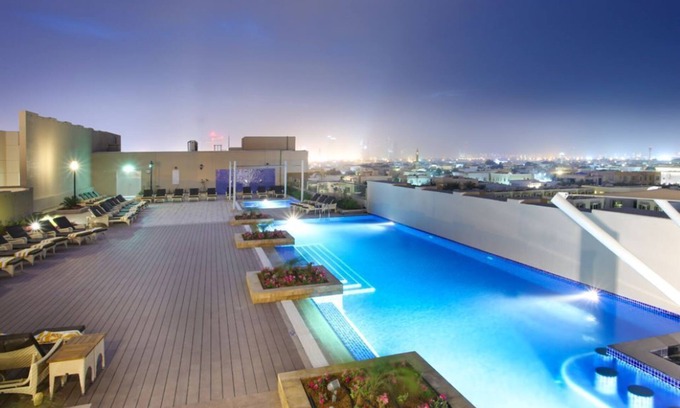 Jumeira 3 Complejo | 360 degree views of the Dubai skyline to include Burj Khalifa and Burj Al Arab