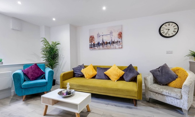 Camberley Apartamento | 360 GU15 Aspen Court 05 - Modern 2 Bedrooms Apartment 05 Town Centre Camberley