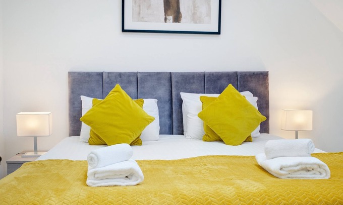 Camberley Apartamento | 360 GU15 Aspen Court 08 - Modern 1 bedroom Apartment 08 Town Centre Camberley